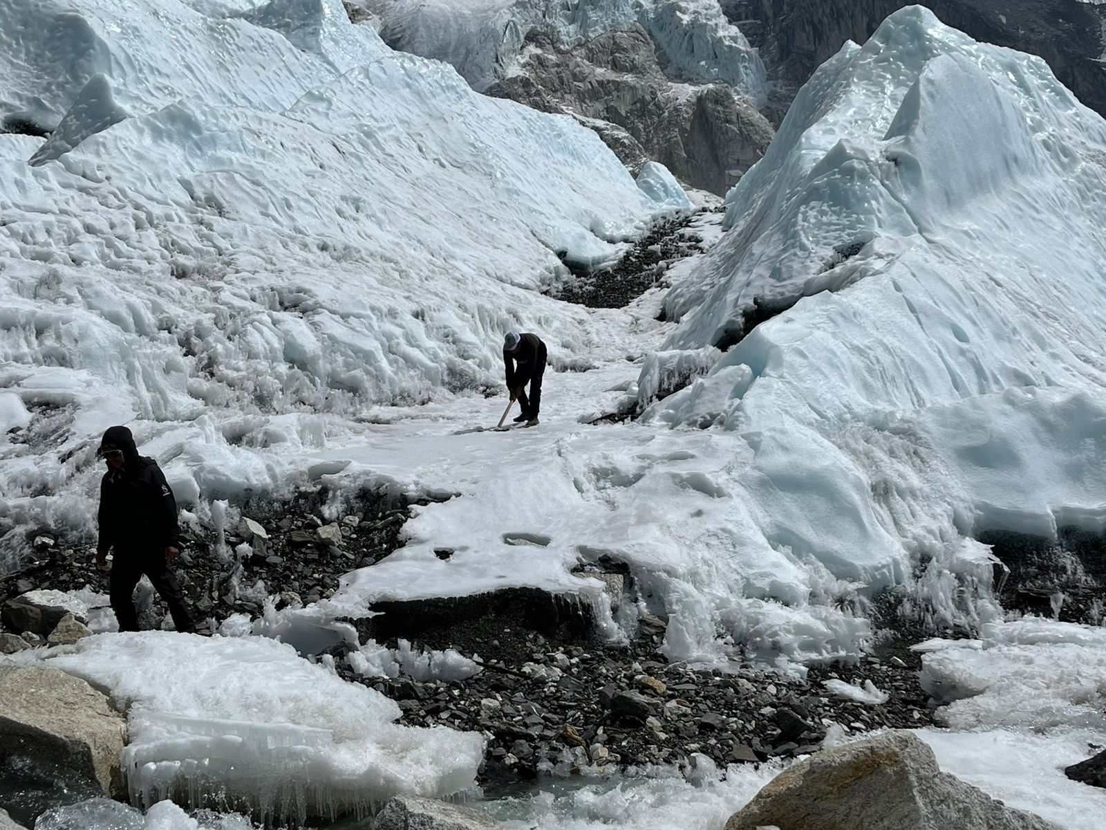 https://www.nepalminute.com/uploads/posts/everest khumbu glacier1662381286.jpeg